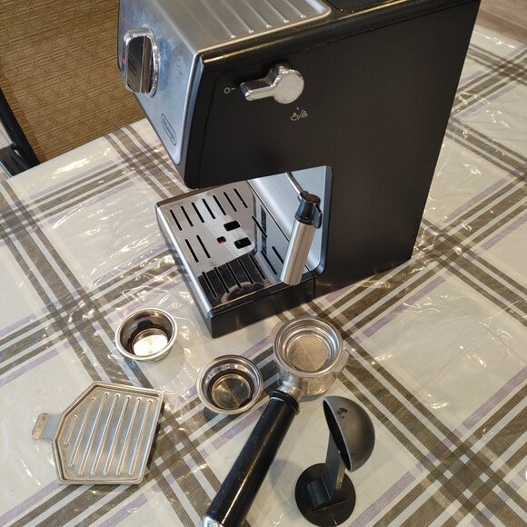 Delonghi 15 Bar Pump Espresso/Cappuccino Coffee Machine - Picture 6 of 7